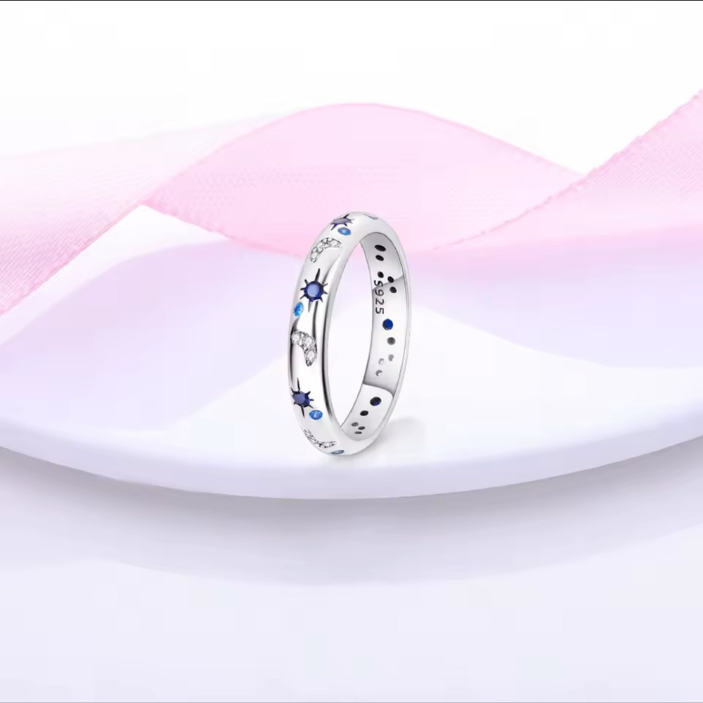 Stylish S925 Silver and Blue Women's Ring. Size 8
